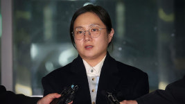 경찰, '매니저 갑질 의혹' 박나래 특수폭행 혐의 송치
