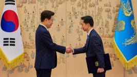 李 