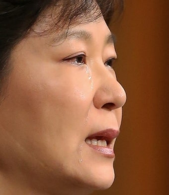 박근혜 대통령 결국 눈물··해경 해체·김영란법 통과 촉구
