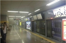 선릉역 전동차 애자 폭발 원인은?…문 열린 후 연기 새어나와 승객 불만 속출