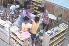 여수 유치원 아동학대 CCTV 영상 공개, 벽으로 아이들 머리 밀치는 모습 경악