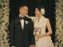 린 이수 결혼, 서로를 바라보며 행복한 미소 '이적-김범수 축가'
