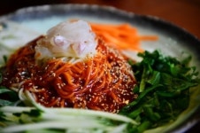 [이재정 기자의 보물여행]  제주도 고기국수 맛집 ‘삼무국수’ ...빙떡과 지슬만두 인기