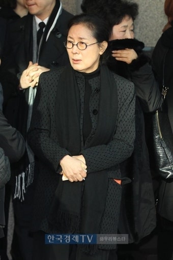 [포토] 윤소정, 故김자옥 떠나보내는 마음에 '울컥'
