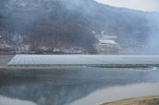 중부발전, 세계 최대 수상태양광 준공‥추풍령저수지 태양광 모듈 설치