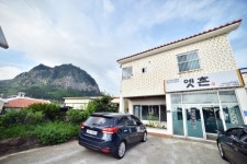 [이재정기자의 보물여행]제주 여행길, 원기회복 위한 산방산 맛집 순례기...옛촌과 신옛촌