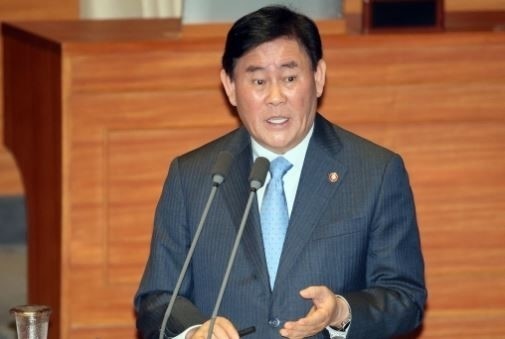 김용현 전 국방부 장관 내란죄 혐의로 고발, 출국금지 조치