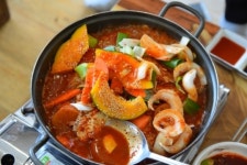 [이재정 기자의 보물여행]기분 좋게 따듯한 제주 성산일출봉 맛집, 멘도롱또똣  한성식당