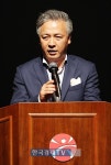 [포토]양의식 한국모델협회장 지져스 모델아카데미 패션쇼, 축하해요