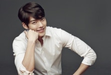 김우빈, 신과 함께 잡고 김수현-이민호 잇는 대세 될까?