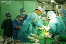 잦은 음주에 고관절 썩는 ‘대퇴골두 무혈성 괴사’ 중년남성 위협!