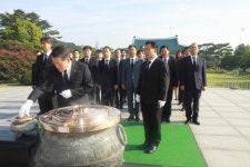 한화 임직원, 국군의 날 맞이 현충원 참배