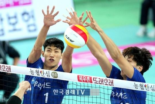 우리카드, 대한항공 꺾고 4위로 도약! V리그 역전승으로 시즌 첫 연승 달성