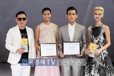 [포토]양해일 디자이너-슈퍼모델 이평 페이스 오브 필리핀 로드 투 수원 3등, 축하해요