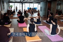 스타 요가 트레이너 송다은, 요가+아로마테라피 아로마요가 스튜디오 오픈