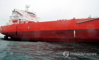 어선 선장 사망 ‘충격과 분노’...싱가포르 유조선 왜 도주?