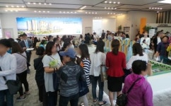 인파 몰린 영천 완산지구 신규공급단지 견본주택