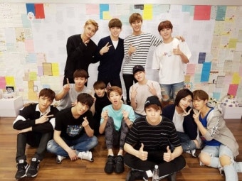 세븐틴, 1주년 기념 단체샷 