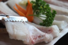 무더위에 지친 여름… 여수맛집에서 보양식 하모로 원기 회복하자