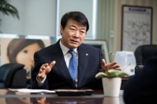 김상철 한컴 그룹 회장 M&A·해외 진출로 매출 1조 원 달성