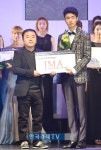 [포토]김은광 지져스모델아카데미 원장 박영주, 수상 축하해요
