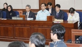 ‘법정대면’ 최순실 장시호, 눈도 안 마주치고 ‘냉랭’…태블릿PC 때문?