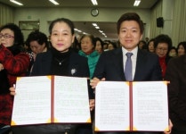 빛나는 졸업장을 타신 어머니, 청암중학교의 특별한 졸업식