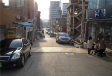 걷기 좋아진 천호대로69길…보도 생기고 일방통행으로