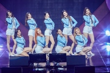구구단, 9人9色 첫 팬미팅 뀨데이 성공…웃음x감동x강렬 팬心 홀린 180분
