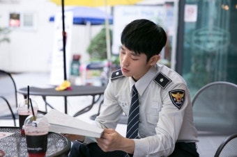 ‘당잠사’ 정해인, 현장 비하인드 컷 공개 ‘훈훈함 가득’
