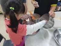 소자본 치킨창업 프랜차이즈 노랑통닭, 한국육영학교 학생들과 치킨 만들기 이색 체험