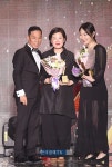 [포토]오민 메이크업 아티스트상 구다연-헤어 아티스트상 홍지, 축하해요