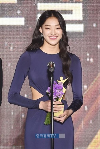 [포토]김설희 'K-MODEL AWARDS, 패션모델 인기상 수상했어요'