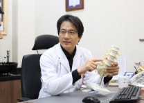 지속적으로 발생하는 뒷목 통증, 