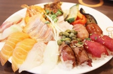 쿠우쿠우 모임 장소로 시선집중