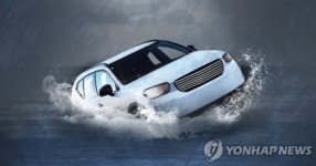 [속보] 군산 은파호수공원에 차량 추락…20대 등 4명 사망