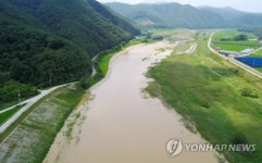 이천 산양저수지 둑 붕괴…여주 청미천은 홍수경보