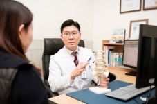 빗길에 미끄러진후 찾아온 척추압박골절