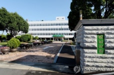 창녕군청 공무원들, 5인 이상 모여 식사…도우미 불러 술까지