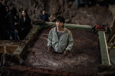 ‘싱크홀’, 배우들의 빛나는 열정과 팀워크 담긴 현장 비하인드 스틸 4종 공개