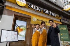 직영 운영 반찬가게, 슈퍼키친…끝까지 책임진다