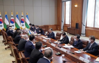 문 대통령, 우즈벡 정상회담 