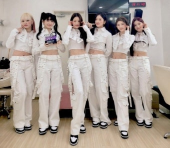 아이브, ‘더쇼’ 컴백과 동시에 신곡 ‘러브 다이브’ 1위 