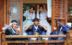 북촌 한옥마을 간 토트넘 선수들…한복 입고 활짝