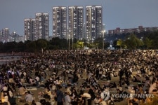 발 디딜 틈이 없네…돌아온 한강 야시장 인산인해