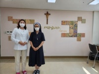 성동 소통한의원, 자오나학교와 이든아이빌에 사랑의 과일 전달