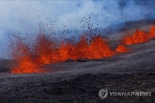 38년 만에 폭발 하와이 화산, 60m 용암분수 뿜어