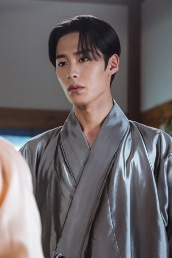 ‘환혼: 빛과 그림자’ 이재욱, 애절한 로맨스 선사…눈 속 환혼인 자국 발견 ‘긴장감 UP’