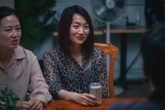 ‘카지노’ 김주령, 궁금증+흥미 유발하는 한인 식당 고깃집 사장님 열연