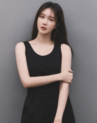 ‘판도라: 조작된 낙원’으로 ‘여왕의 귀환’ 알린 이지아, 독보적 미모의 새 프로필 공개